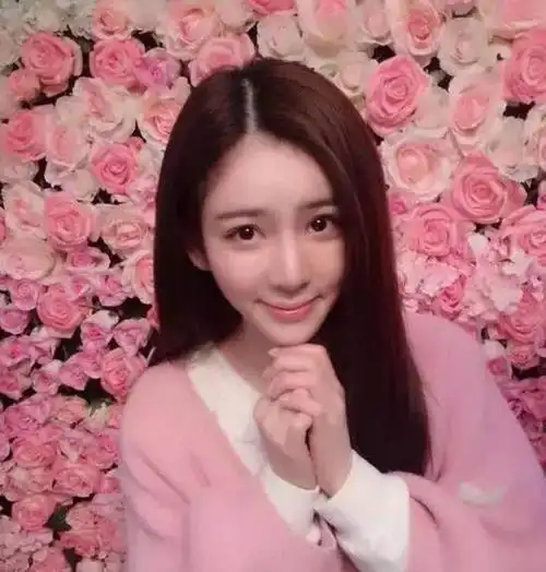 生于四川都江堰,毕业于北京舞蹈学院,曾经参加过综艺节目《天天向上》