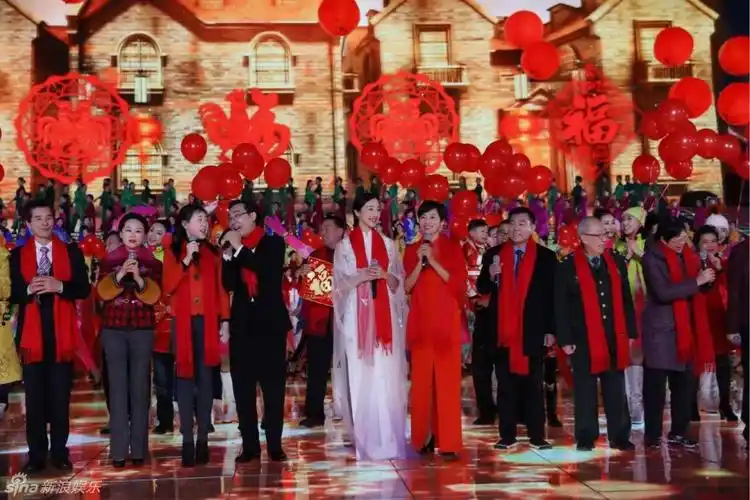 幕后花絮2017年央视鸡年春晚正式播出,而现身哈尔滨分会场的玖月奇迹