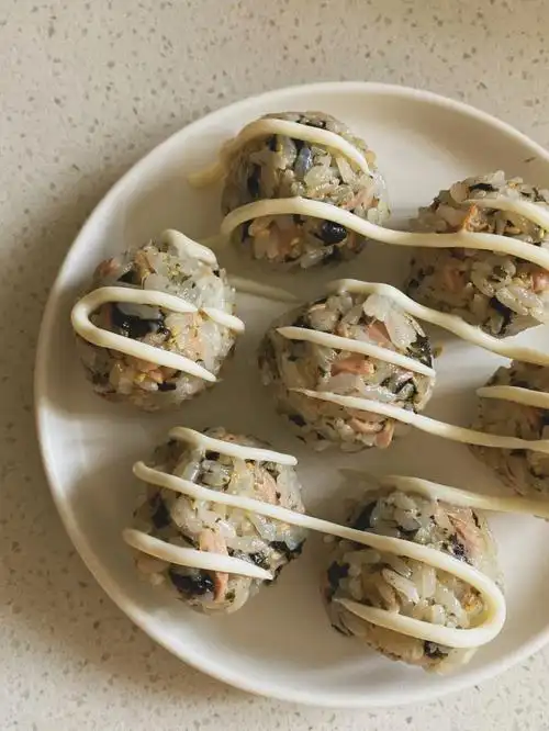 金枪鱼饭团也能在家自己做啦