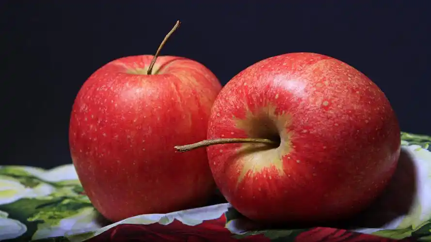苹果是我们日常生活中最常见的水果品种之一,因为它深受人们的喜爱