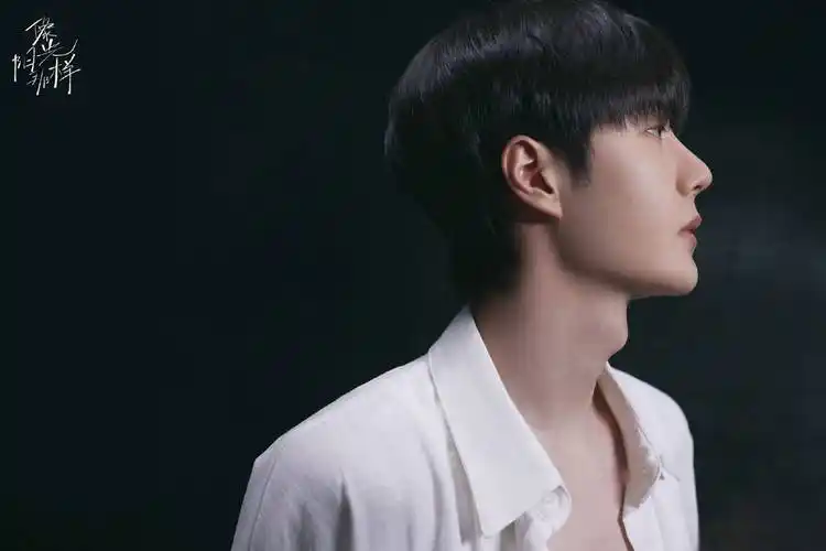 王一博辟谣与女顶流传闻后,狗仔发疯甩实锤,恋情扑朔迷离引热议