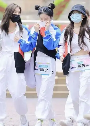 《创造营》穷养儿富养女?女团训练服出炉,说好的制服却变校服!