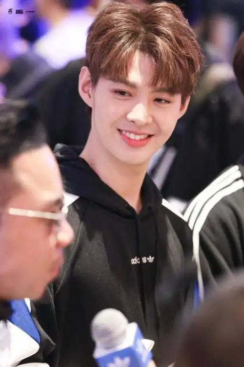 今日份泡芙明明 11.17(*>)