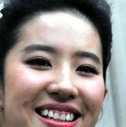 自从我在网上发布了刘亦菲的这组照片之后,我天天被人寄刀片!