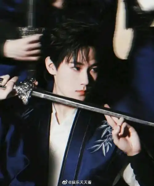 时代少年团古装造型合集#张真源的古装扮相真的太抓人了,古装剧导演