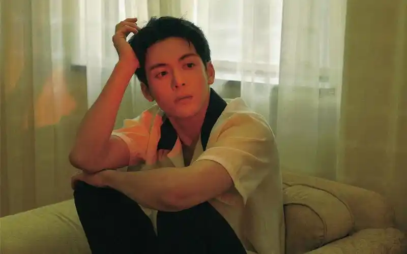 曾舜晞慵懒帅气写真图片桌面壁纸