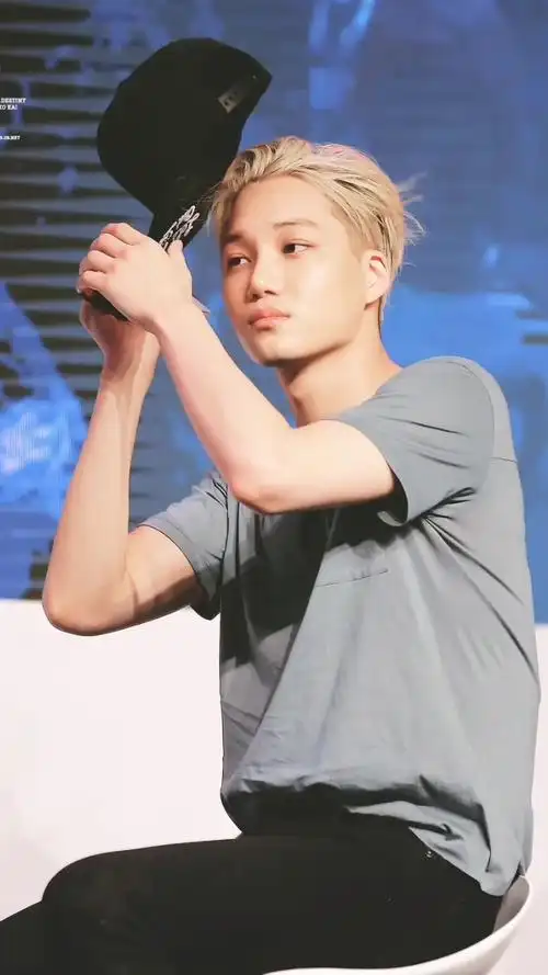 嘟嘟嘴的金钟仁是崔迪吧哈哈哈真的好可爱