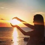 美女海边海头像侧脸_微信头像图片大全