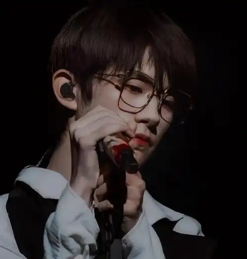 易烊千玺头像95