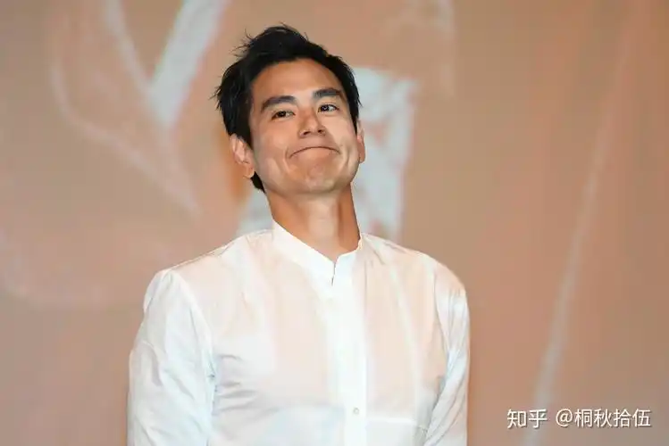 彭于晏真会穿!帅气还有型,简直是行走的衣架子