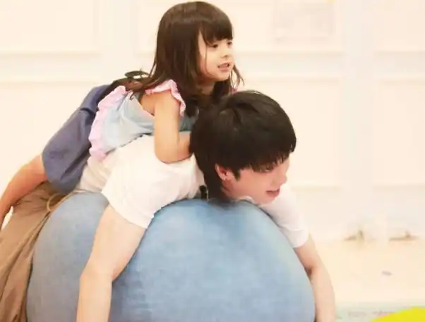 华晨宇和张碧晨的感情很神奇,而且具有一定的迷惑性.