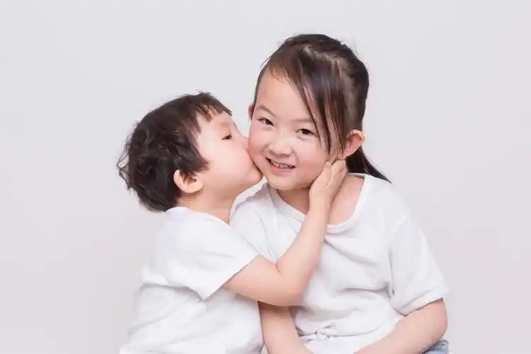 我的两个活泼可爱的小公主