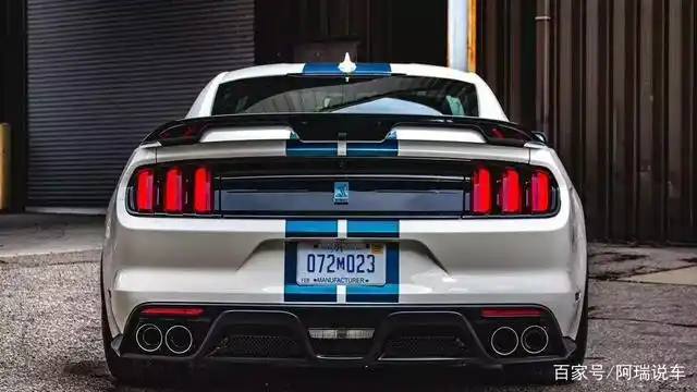 2020款福特野马谢尔比gt350r,配备标准碳纤维轮毂