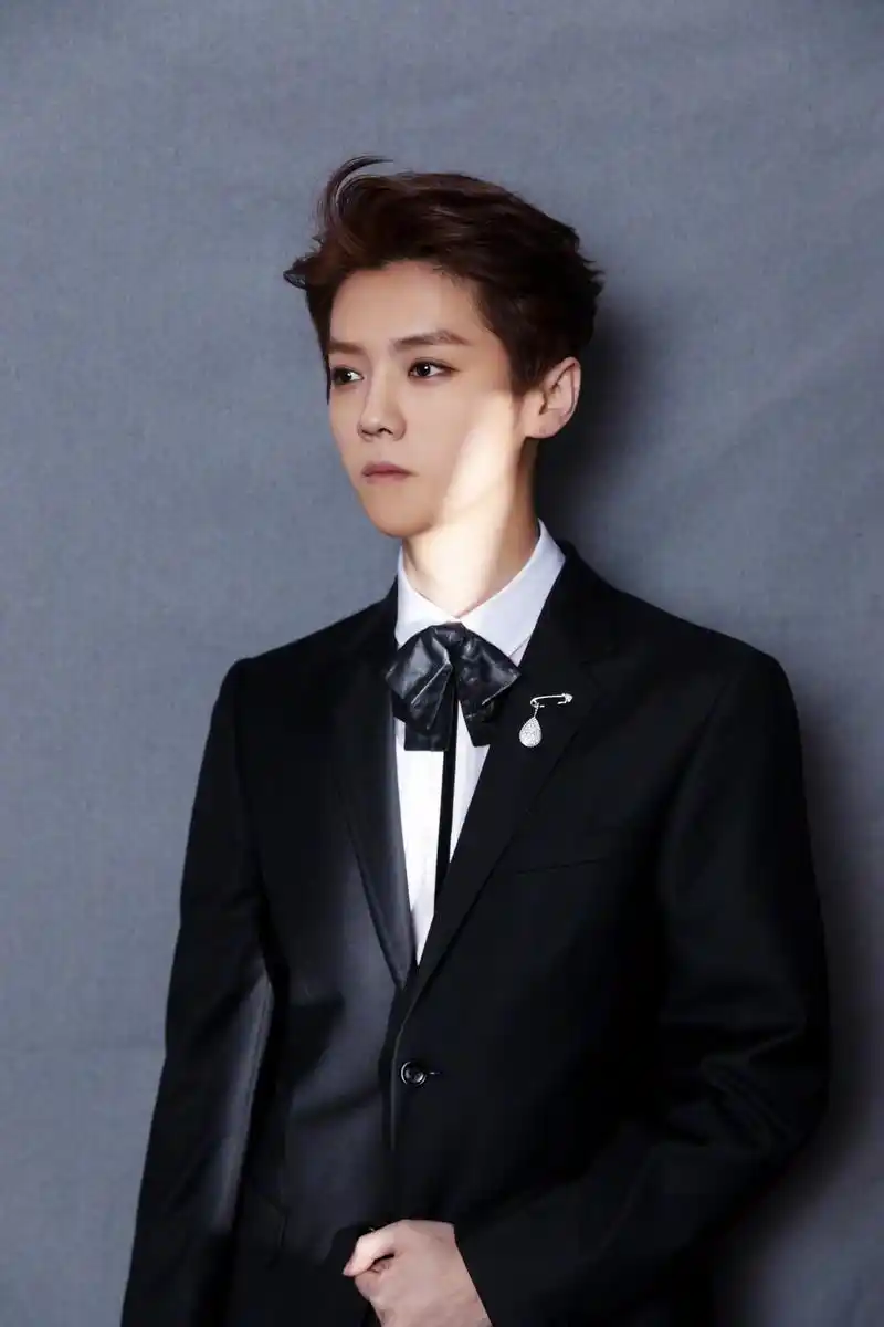 最帅的表配最酷的仔,今夜限量版boss鹿晗和你一起收藏.