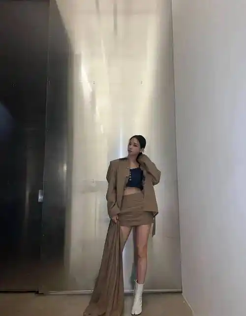 国外新生代女团,被誉为"人间ai"的柳智敏最新时尚美