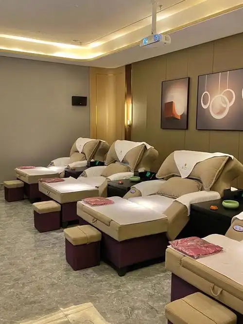 在足疗店一遍按摩一边看世界杯是什么体验