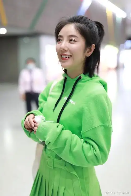 35岁赵奕欢 女人味十足 美貌与实力并存 不愧是"宅男女神"!