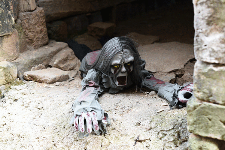 万圣节装饰品爬行鬼声控有头发电动爬鬼酒吧鬼屋道具恐怖布置批发