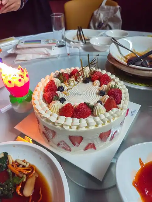 过生日提前买的蛋糕🎂,味道不错!好吃😋