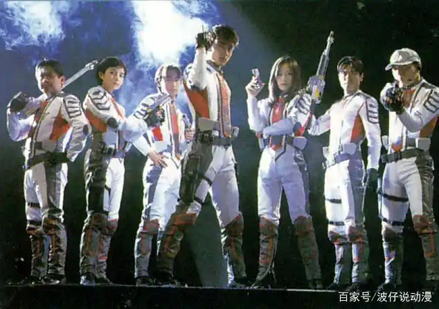 大古作为胜利队队员第一次见到装有迪迦的金字塔,似乎在有种力量在