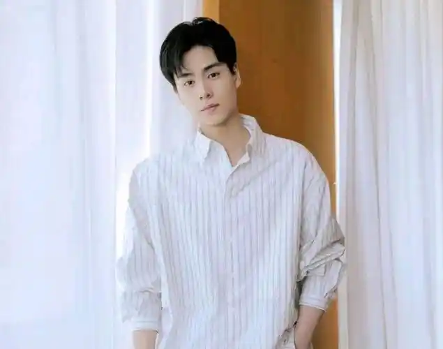 校服男神胡一天:昔日尺度大揭秘,这些黑历史令人惊叹刺激!