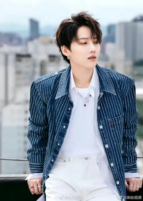 刘雨昕好帅啊