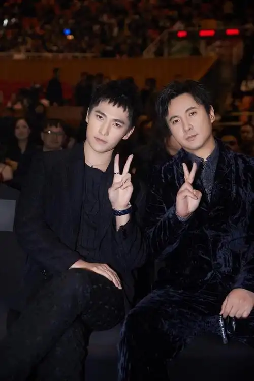 有种"合影杀手"叫沈腾,和各大明星合照曝光后,大家都不淡定了