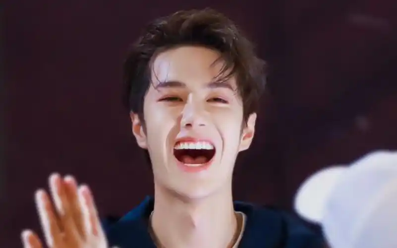 王一博笑起来是最甜的王甜甜拽起来是最酷的王酷盖