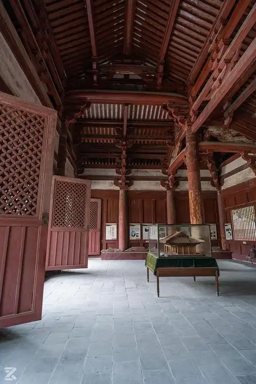 门票仅2元,颇有古风的票券上附有华林寺大殿的手绘图景,如果有学生证