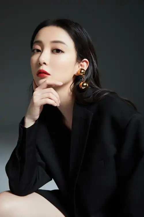 秋天的第一首情歌强势上线:汪小敏《怕水的鱼》掀起感性风暴