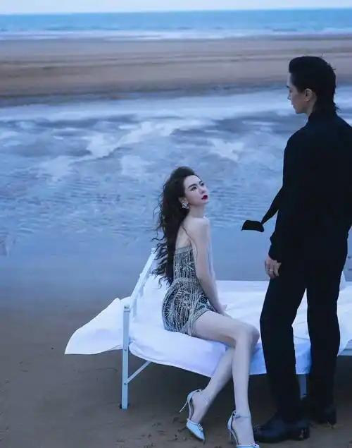 戚薇李承铉太敢拍了,两人在海边的床上你侬我侬,网友直呼不敢看_大片