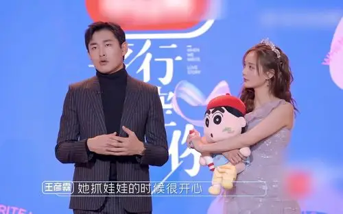 王彦霖送李一桐抓娃娃机-影视综视频-搜狐视频