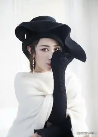 在电影《夏洛特烦恼》中,我们熟悉了马丽扮演的马冬梅,一个土气,粗鲁