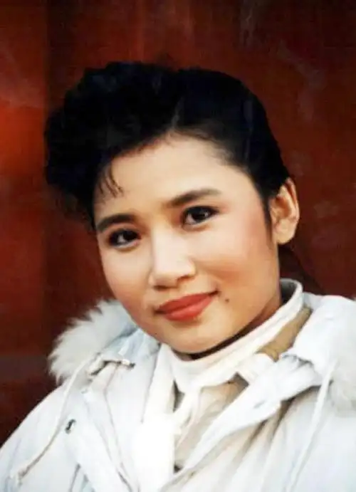 红极一时却消失的几位歌手有人离世有人出家有人回归家庭