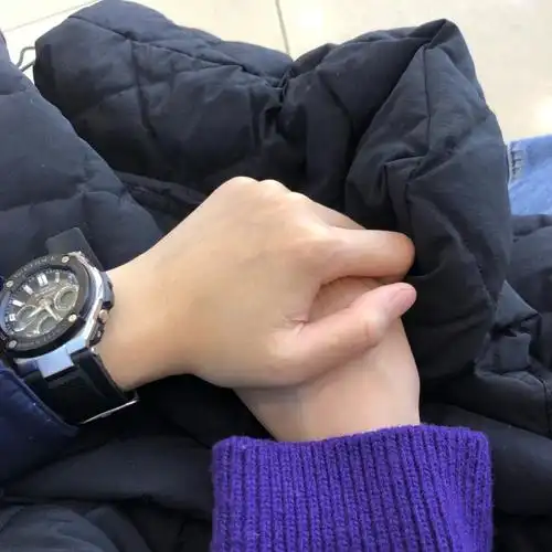 情侣不露脸拍照