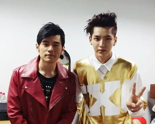 周杰伦吴亦凡合照[1p]无水印   杰伦图片   周杰