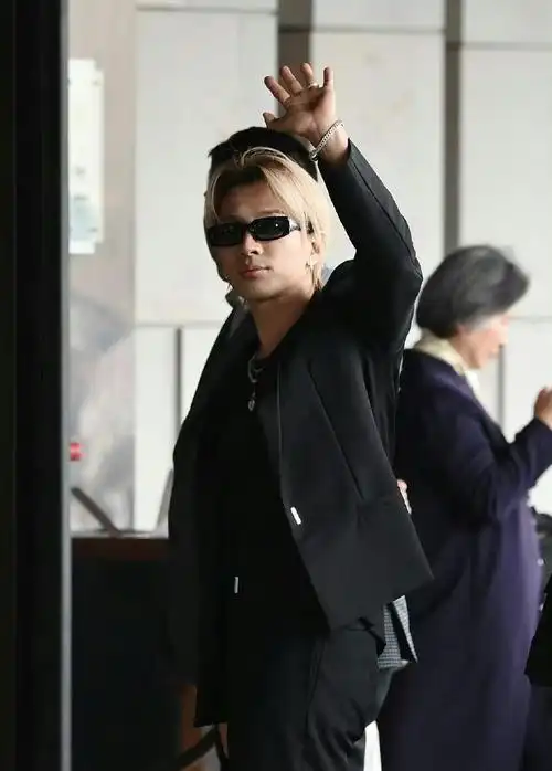 李多海崔东旭婚礼现场公布,众一线韩星受邀参加,金在中权志龙近状曝光