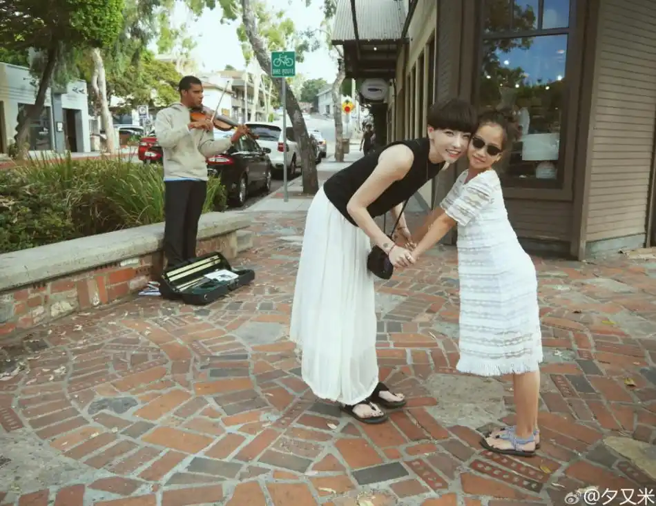 组图:高晓松前妻秀女儿美照 气质出众不随爸_高清图集_新浪网