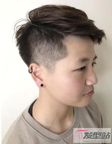 中性帅气女生超短发型两边剃掉不仅修颜还很潮