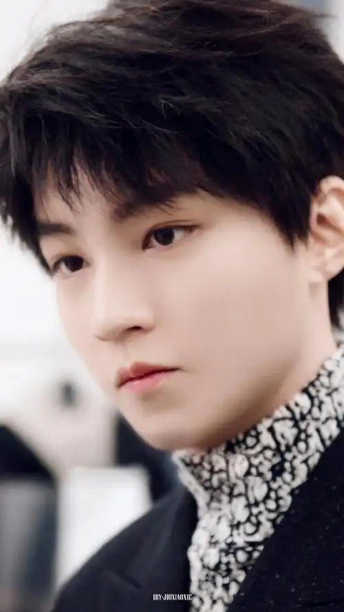 王俊凯 巴黎时装周