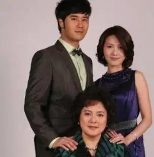 原创他曾是当红男星后来娶尤勇前妻如今生活顺风顺水