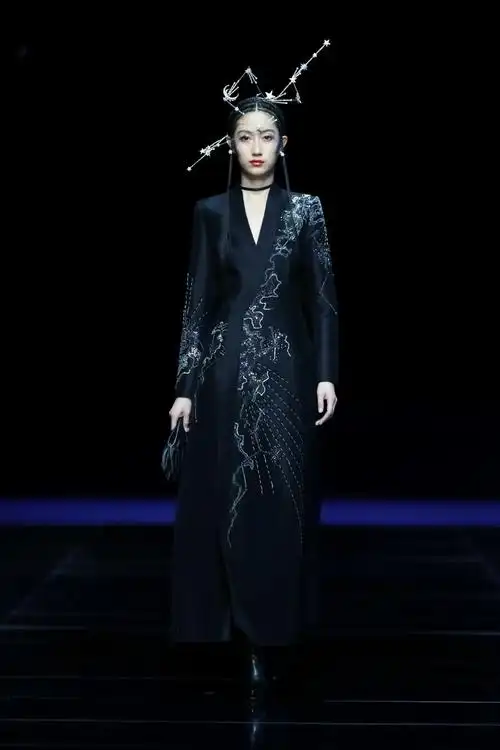 专访最佳女装设计师熊英 | 凡心所向,素履以往