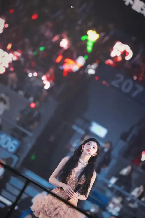 孔雪儿超话7615#孔雪儿 舞台#231027 雪雪毕业快乐^ ^直到时光都