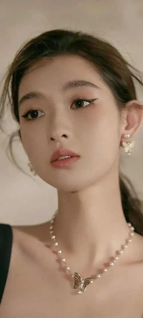 美女系列壁纸第109期,我们为大家带来了一位备受瞩目的美女——王玉雯