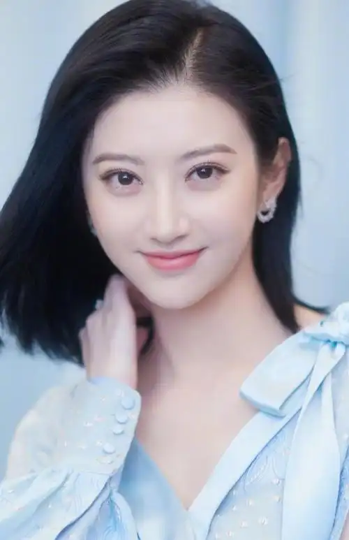 景甜:出道资源逆天,与张继科3年恋情无果,如今34岁仍单身