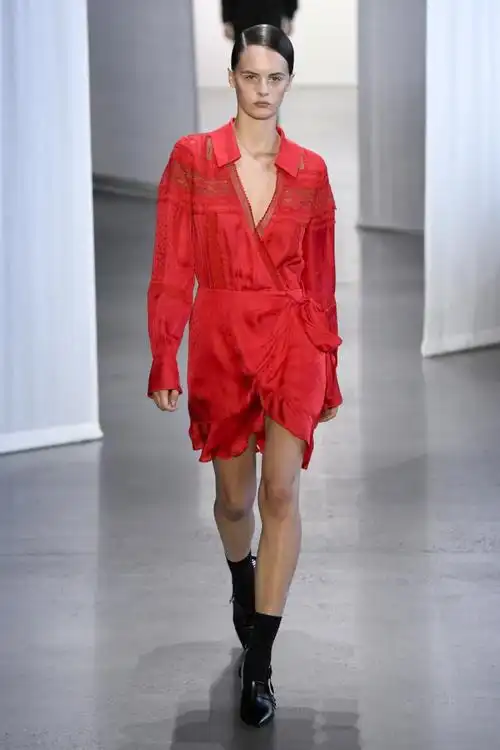 2019春夏纽约时装周:self-portrait女装秀