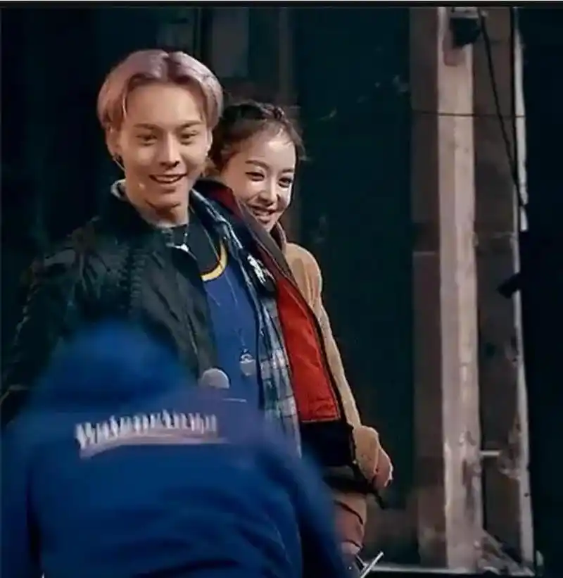 陈伟霆和宋茜承认恋情,网友纷纷送祝福  近日,有网友曝光陈伟霆和宋茜