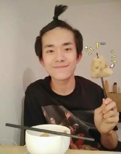 换了新发型的易烊千玺帅出新高度