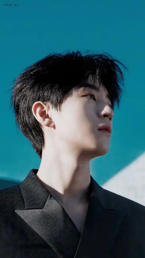 王俊凯elle四月刊封面