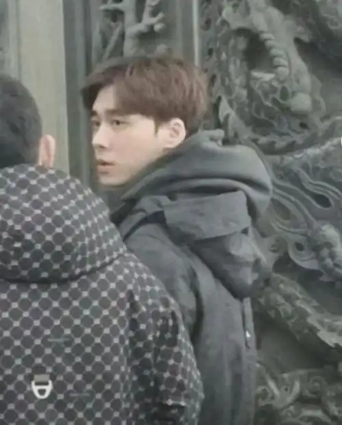 王一博横店幽会肖战李兰迪被甩闹自杀李某峰养小鬼复出马思纯又得抑郁